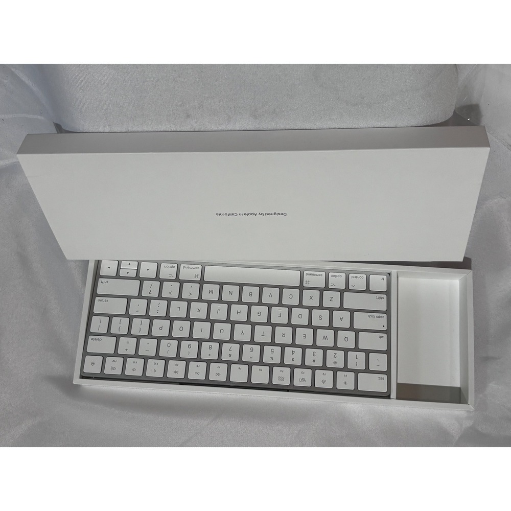 Apple Magic Keyboard Wireless Bluetooth Silver White Model A1644 EMC 2815